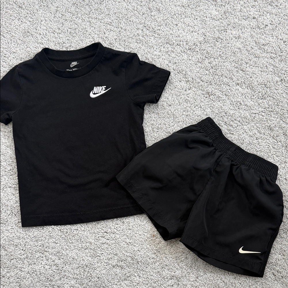 Toddler boy Nike Black Tee and Shorts Combo, 3t